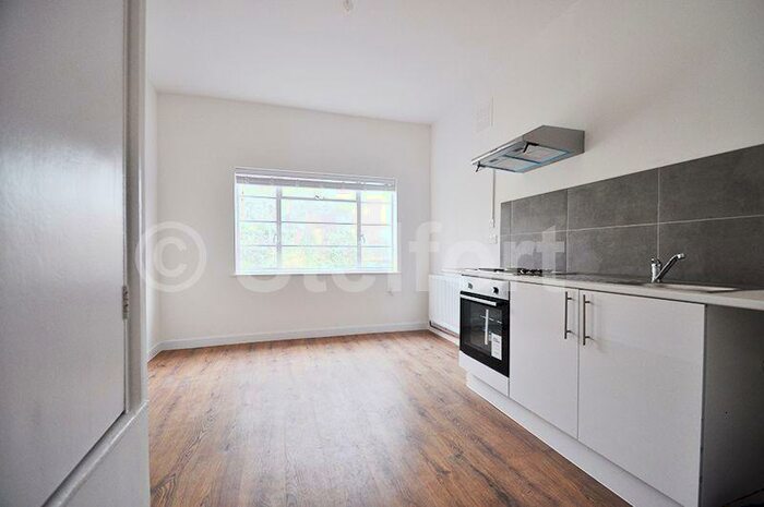3 Bedroom Apartment To Rent In Bromley Road, Bromley, BR1