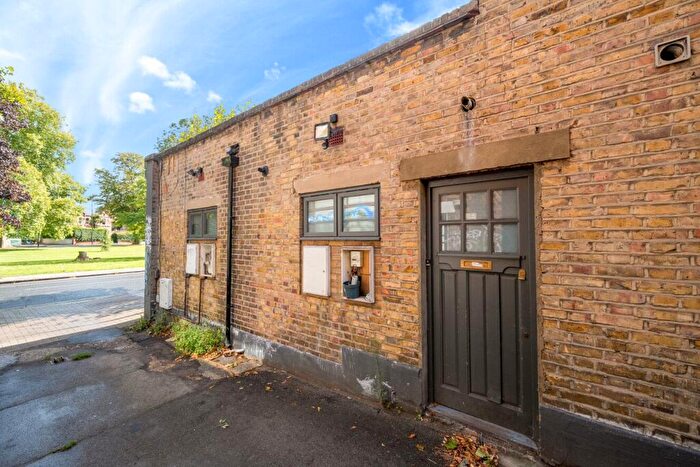 1 Bedroom Flat For Sale In Peckham Rye, London, SE15