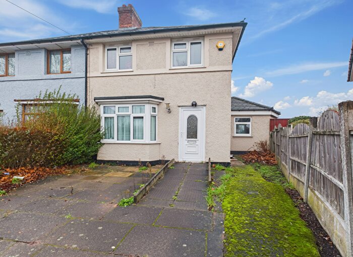3 Bedroom Semi Detached House For Sale In Hawthorn Road, Kingstanding, Birmingham, B44
