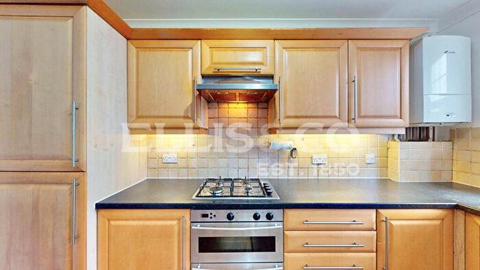 2 Bedroom Apartment To Rent In Tower Bridge Mews, Harrow, HA1