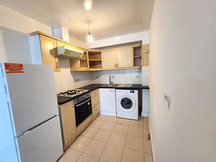1 Bedroom Apartment To Rent In Lewisham Way, - Lewisham Way, London, SE14