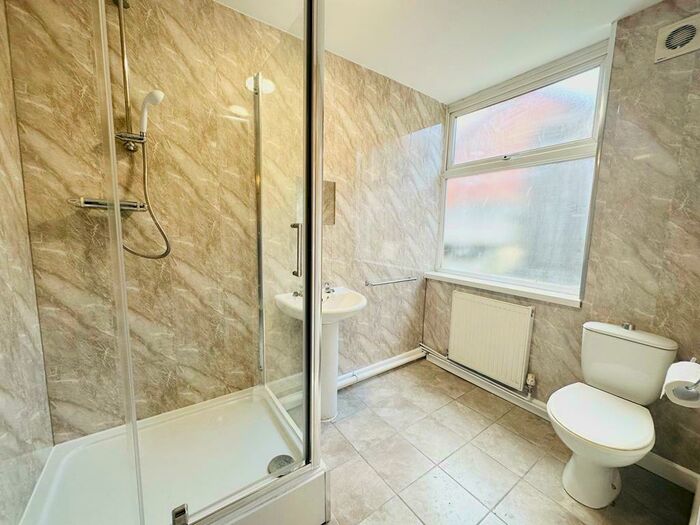 8 Bedroom Flat To Rent In Mansfield Road, Nottingham, NG1