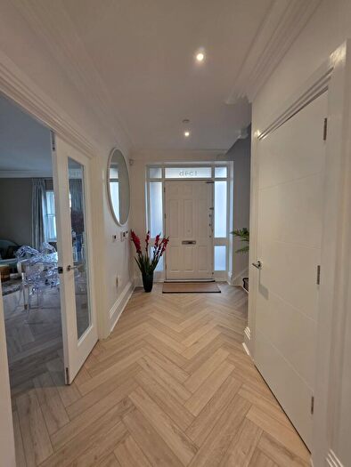 4 Bedroom Property For Sale In Battersea Park Road, London, SW11