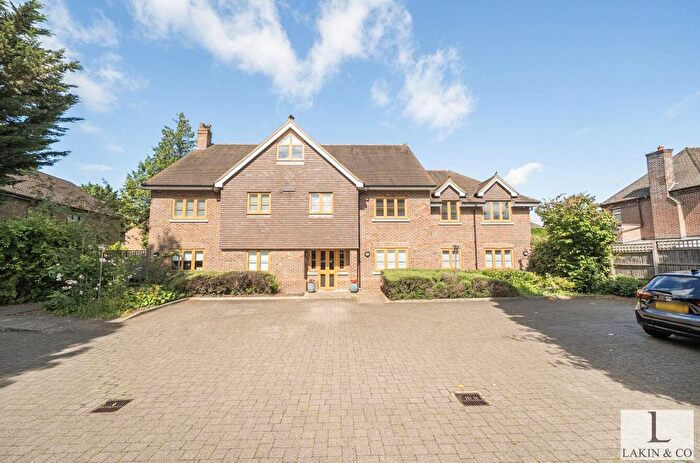 4 Bedroom Flat For Sale In Long Lane, Ickenham, UB10