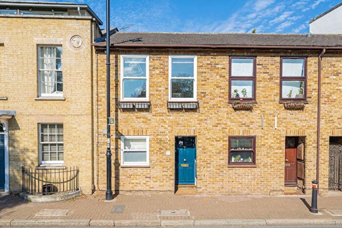 2 Bedroom Property For Sale In Thames Street, Sunbury-On-Thames, TW16