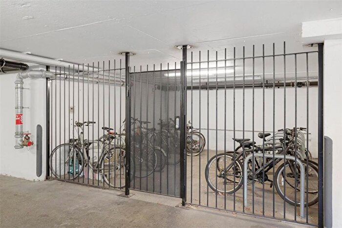 1 Bedroom Flat To Rent In Lower Richmond Road, Kew, Richmond, TW9