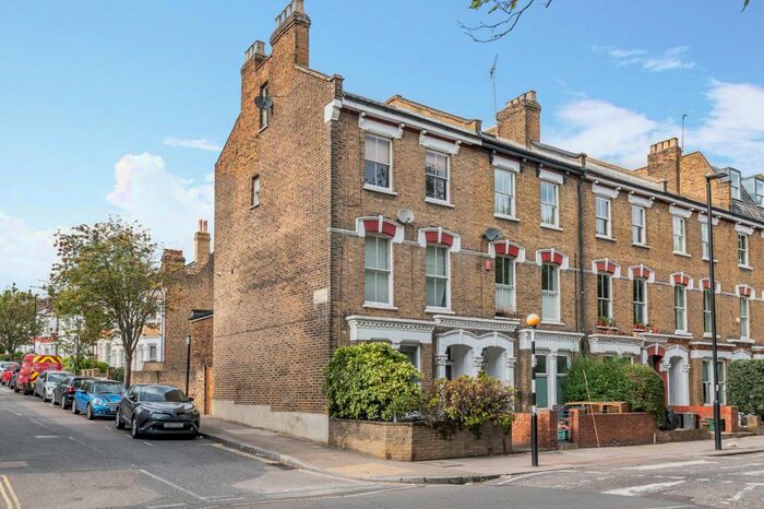 2 Bedroom Apartment To Rent In St John`s Way, Archway, N19