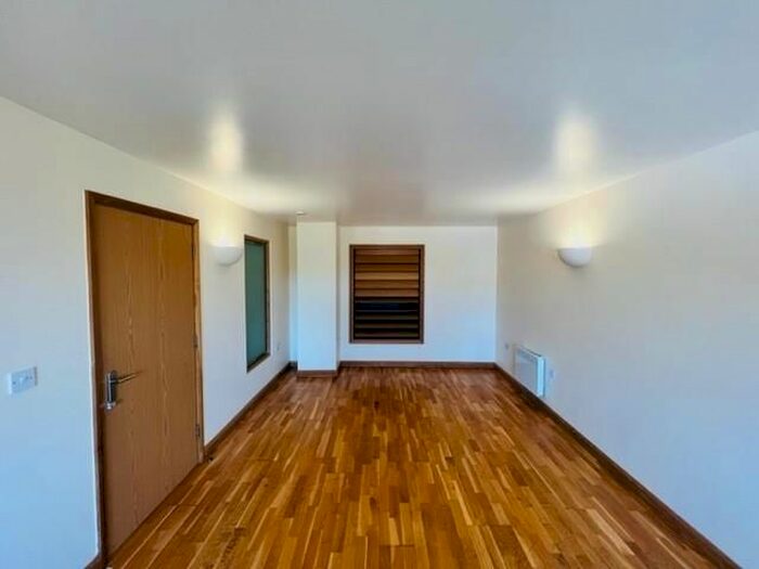 2 Bedroom Flat To Rent In Stone Street, Bradford, BD1