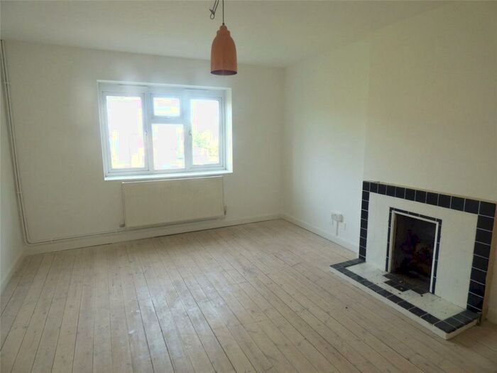 2 Bedroom Apartment To Rent In Green Avenue, London, NW7