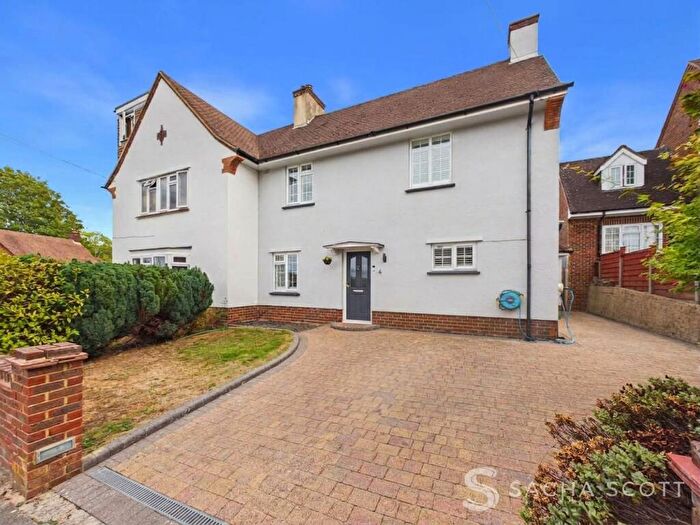 3 Bedroom Semi Detached House For Sale In Parsonsfield Close, Banstead, SM7