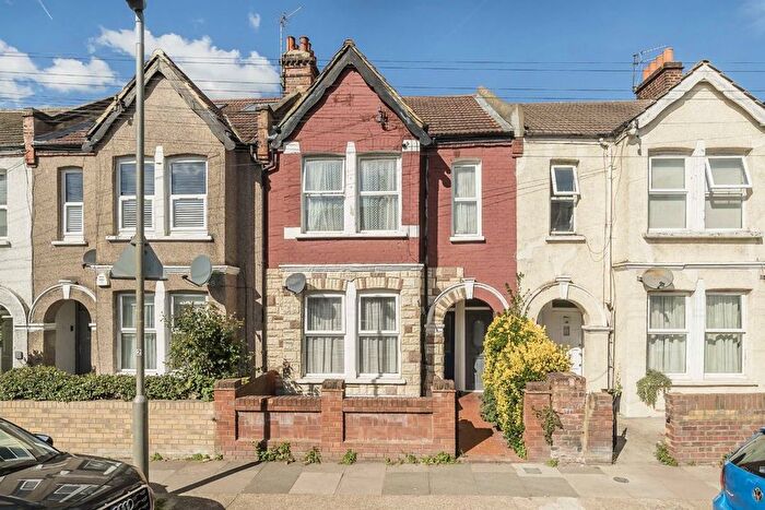 2 Bedroom Maisonette To Rent In Fallsbrook Road, Streatham, SW16