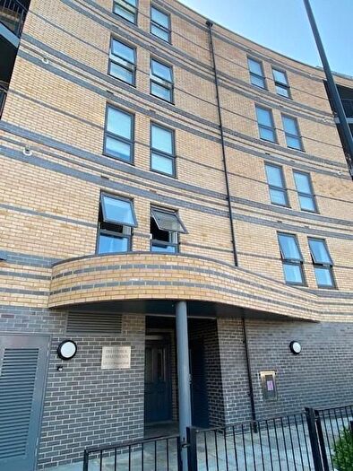 2 Bedroom Flat To Rent In Flat Trevithick, - Windsor Road, Slough, SL1