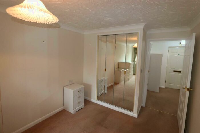 1 Bedroom Retirement Property To Rent In Balmoral Road, Westcliff-On-Sea, SS0