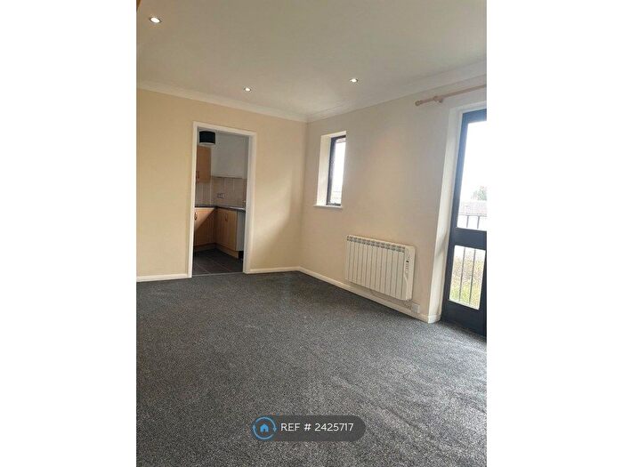 1 Bedroom Flat To Rent In Chestnut House, Wickford, SS11