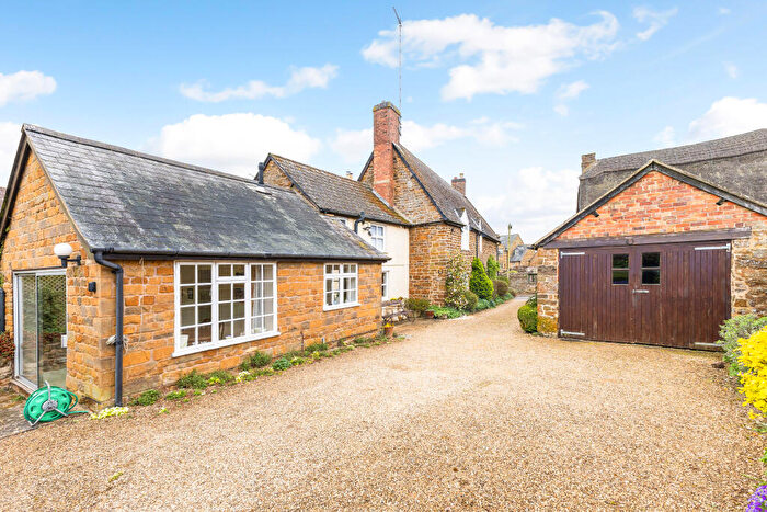 3 Bedroom Detached House For Sale In Banbury Lane, Byfield, NN11