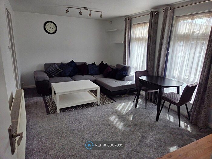 1 Bedroom Maisonette To Rent In Keilder Close, Uxbridge, UB10