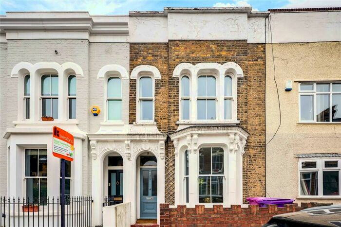 3 Bedroom Terraced House To Rent In Medway Road, Bow, London, E3