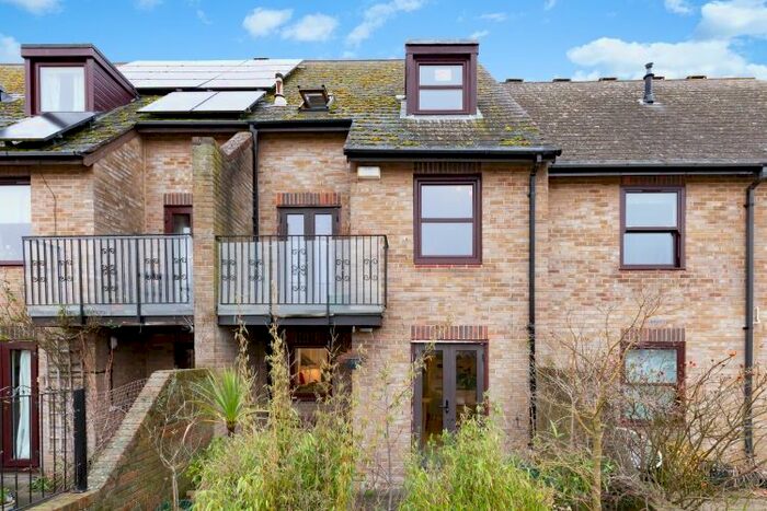 3 Bedroom Town House To Rent In Shirelake Close, Oxford, OX1