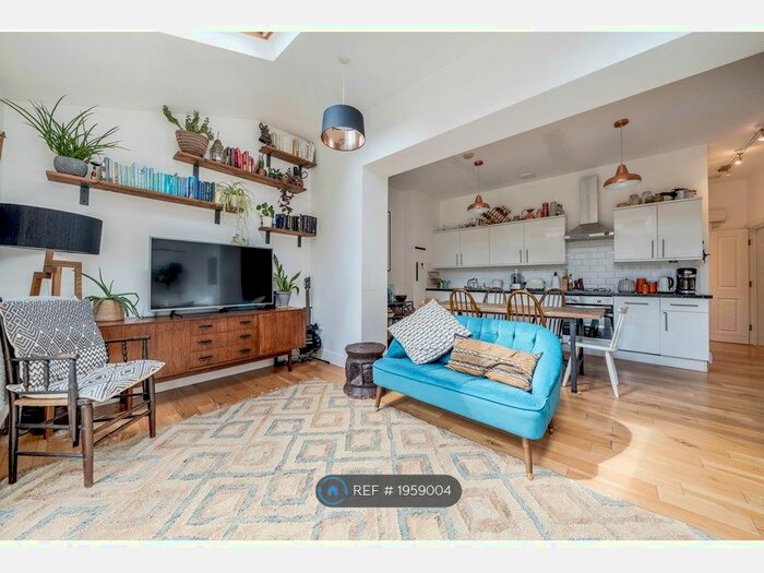 2 Bedroom Flat To Rent In Baldwin Crescent, London, SE5