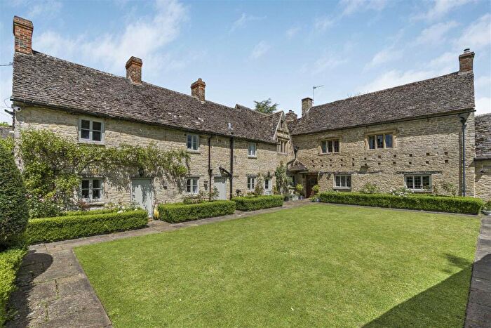 6 Bedroom Detached House For Sale In Poffley End, Witney, OX29