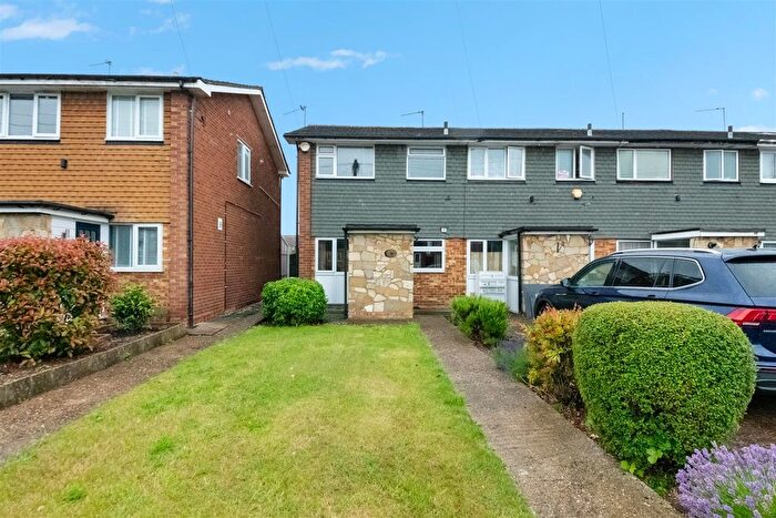 3 Bedroom End Terrace House For Sale In Whytecroft, Heston, TW5