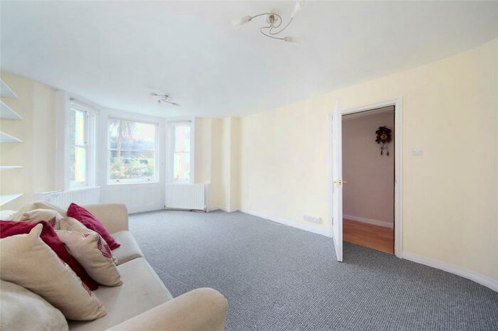 2 Bedroom Flat To Rent In Ramsden Road, Balham, London, SW12
