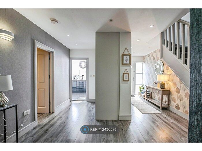 4 Bedroom Semi-Detached House To Rent In Victoria Avenue, Wallington, SM6