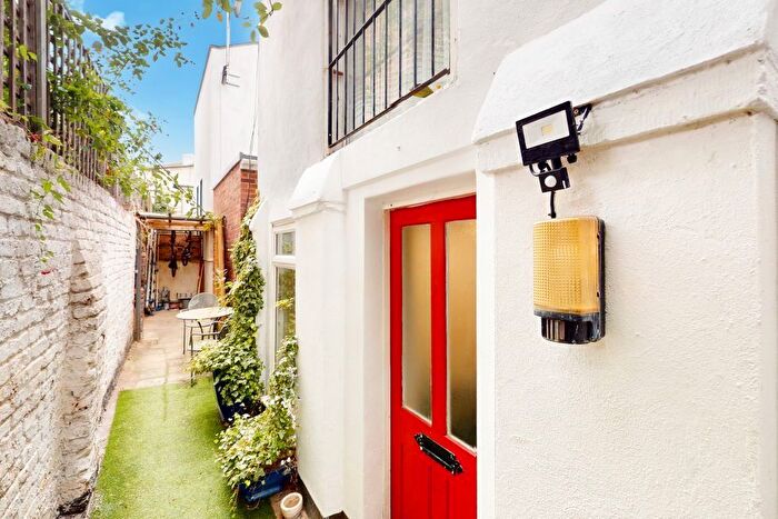 3 Bedroom Mews For Sale In Hermit Place, South Hampstead, NW6