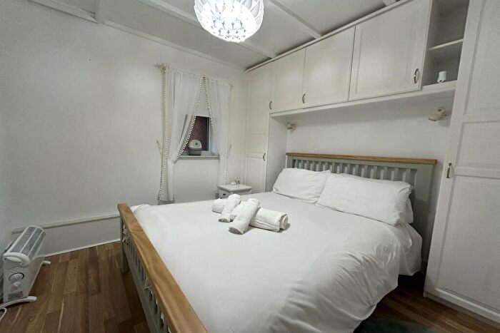 1 Bedroom Flat To Rent In West Bay, DT6