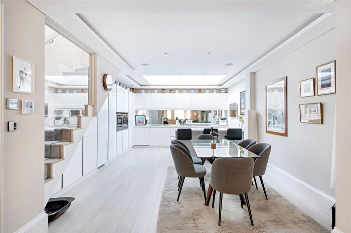 3 Bedroom Flat For Sale In Portobello Road, London, W11