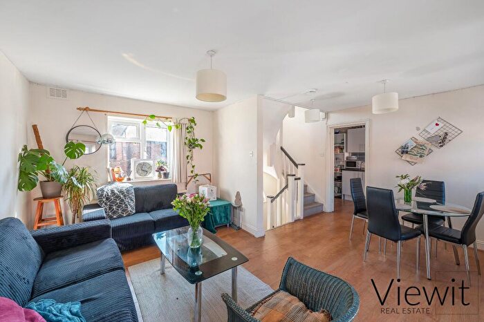 4 Bedroom Terraced House To Rent In Queens Terrace, Cephas Street, London, E1