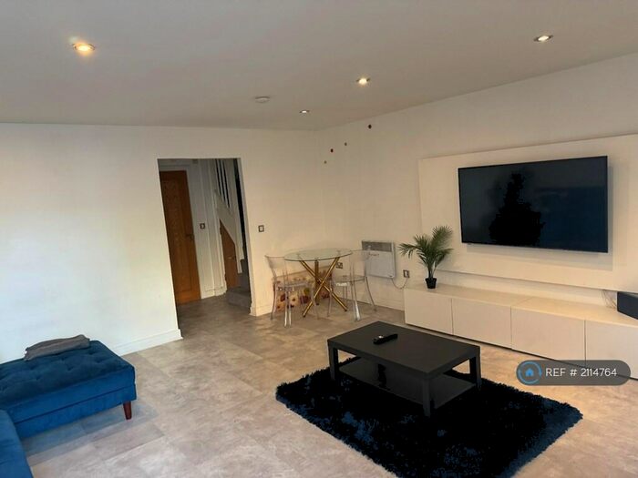 2 Bedroom Maisonette To Rent In Onyx Mews, Stratford, E15