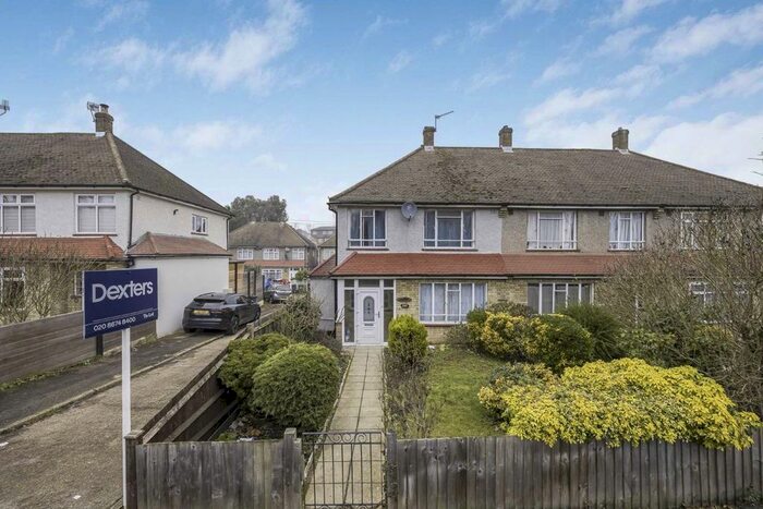 3 Bedroom Property To Rent In Palace Road, London, SW2