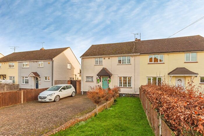 3 Bedroom Semi Detached House For Sale In Clarence Road, Leighton Buzzard, LU7