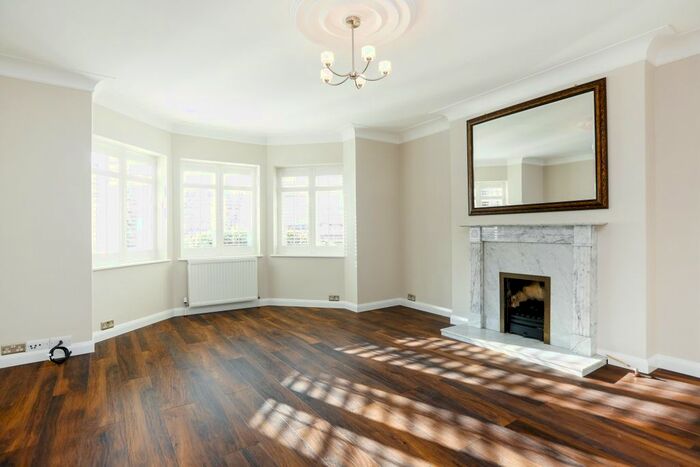 3 Bedroom Flat To Rent In St. Marks Hill, Surbiton, KT6