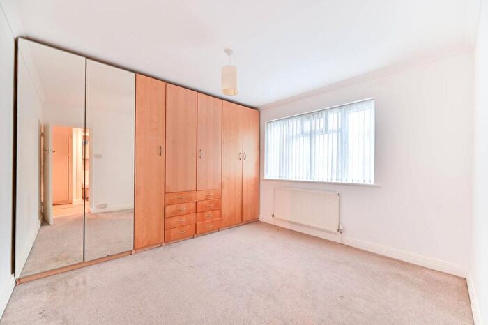 2 Bedroom Maisonette For Sale In Milford Gardens, Wembley, HA0