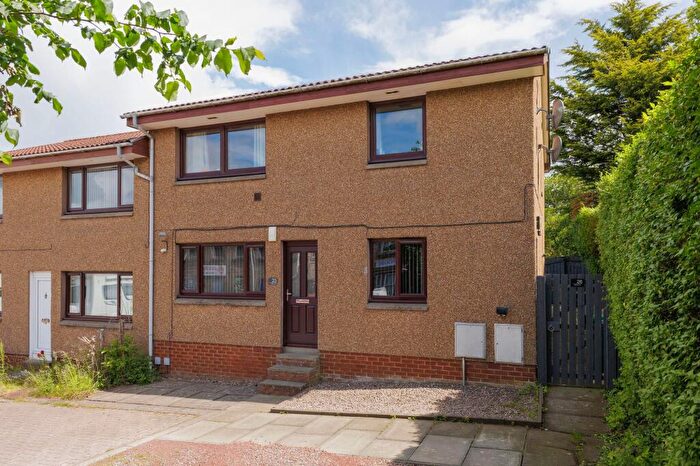 2 Bedroom Flat For Sale In Elgin Court, Dunfermline, KY12