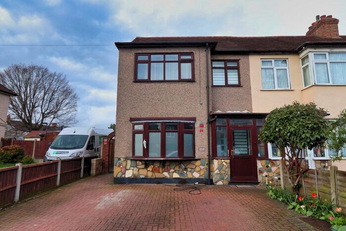 4 Bedroom End Of Terrace House To Rent In Lynton Avenue, Romford, RM7