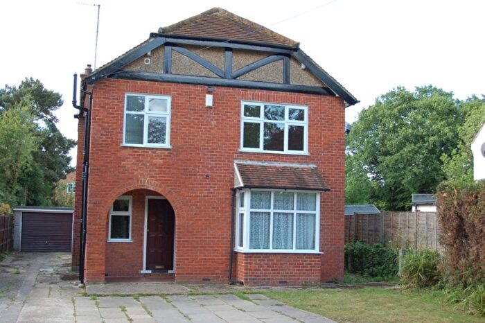 3 Bedroom Detached House To Rent In London Road, Wokingham, RG40