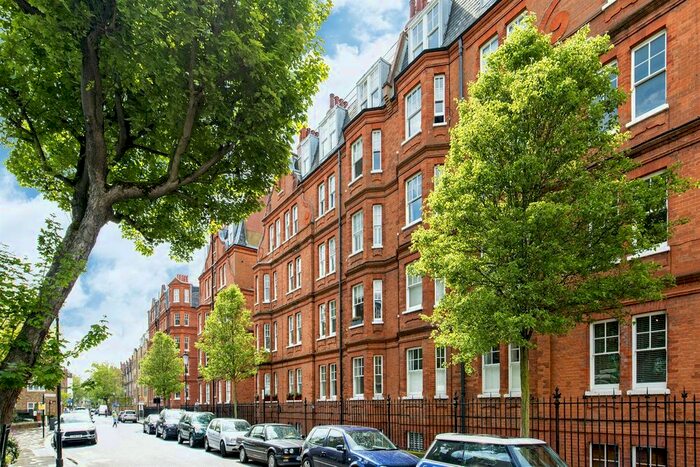 2 Bedroom Flat To Rent In Park Walk, London, SW10