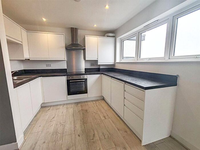 1 Bedroom Flat For Sale In Old Road, Chatham, Kent, ME4