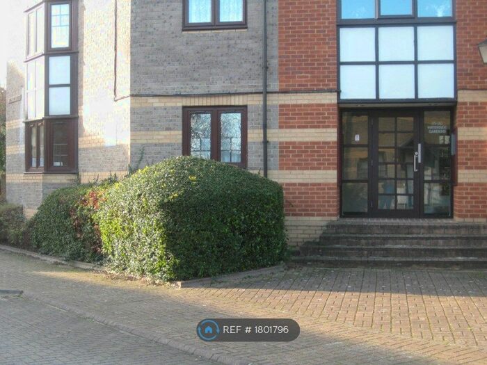 2 Bedroom Flat To Rent In Holybrook, Reading, RG1