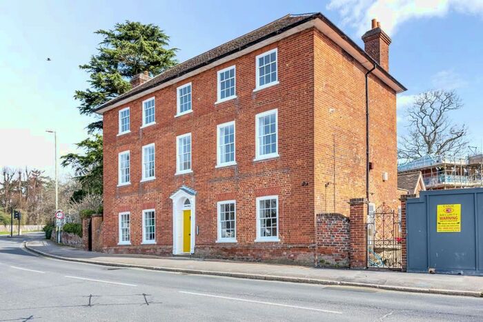 2 Bedroom Flat To Rent In Bagshot, Surrey, GU19