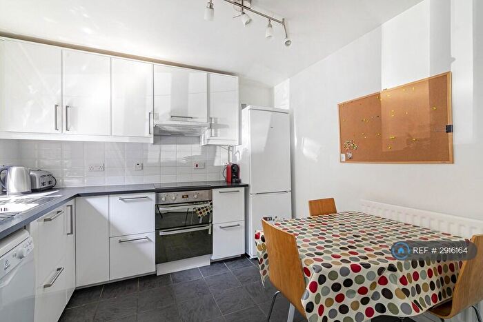 3 Bedroom Terraced House To Rent In Roding Mews, London, E1W