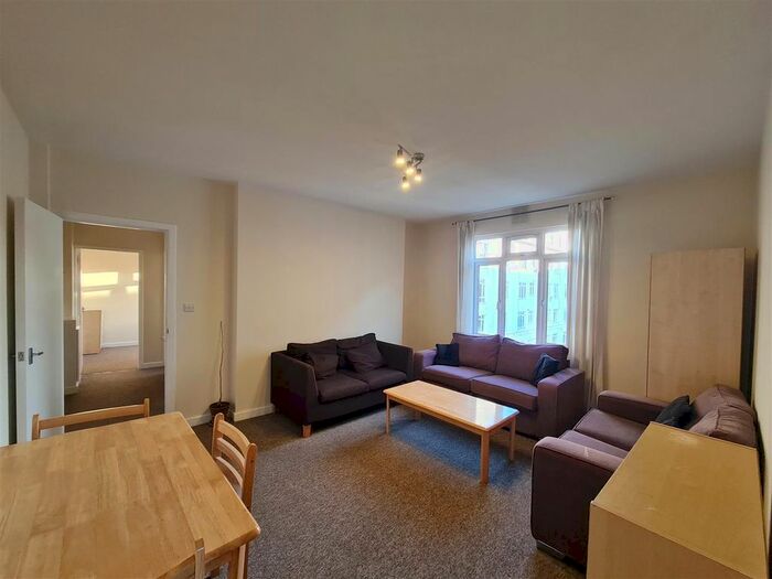 2 Bedroom Flat To Rent In Brixton Hill, London, SW2