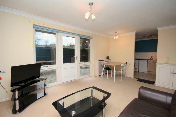 2 Bedroom Flat To Rent In Ramsey Walk, Islington, London, N1