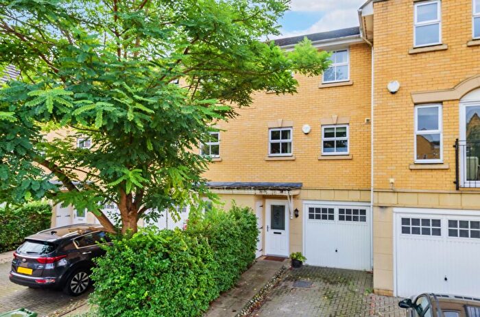 3 Bedroom Terraced House To Rent In Sparkes Close Bromley, BR2