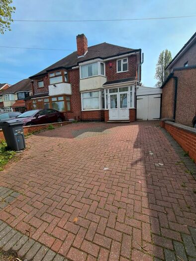 3 Bedroom Semi-Detached House To Rent In Southern Road, Birmingham, B8