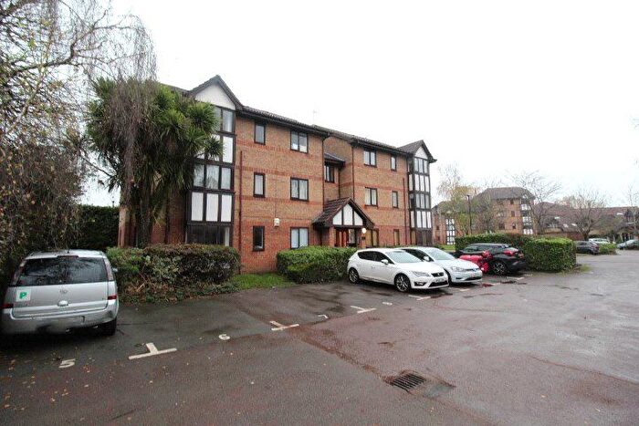 1 Bedroom Flat To Rent In Varsity Drive, Twickenham, TW1
