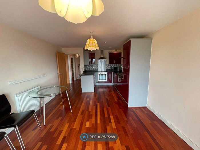 2 Bedroom Flat To Rent In Wilmington Close, Watford, WD18